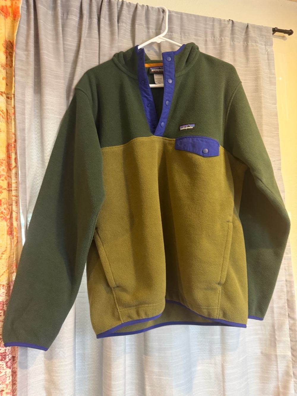 Patagonia Olive and Forest Green Synchilla Fleece Pullover with Blue Accents
